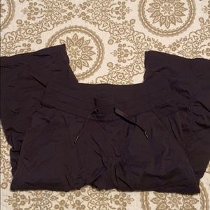 Lululemon cropped lounge pants